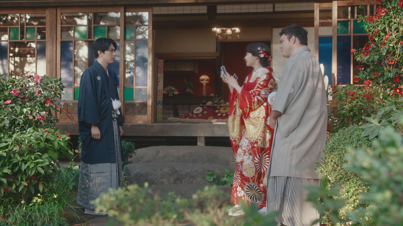 吉沢亮、広瀬すず、ウルフ・アロン／「お正月を写そう 2022 チェキ・エモい写真真」篇より（提供写真）