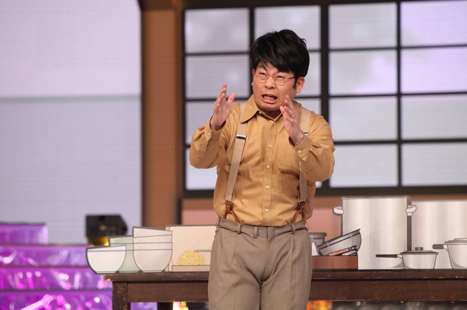 「まんぷく」長谷川博己のものまね）を披露する山本高広 （C）フジテレビ