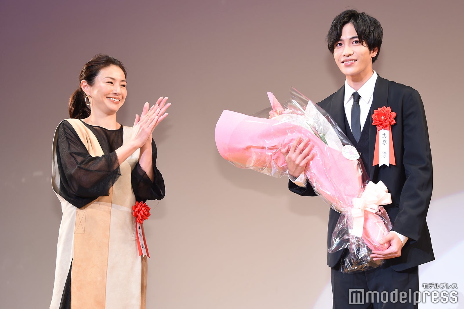 井川遥、志尊淳（C）モデルプレス