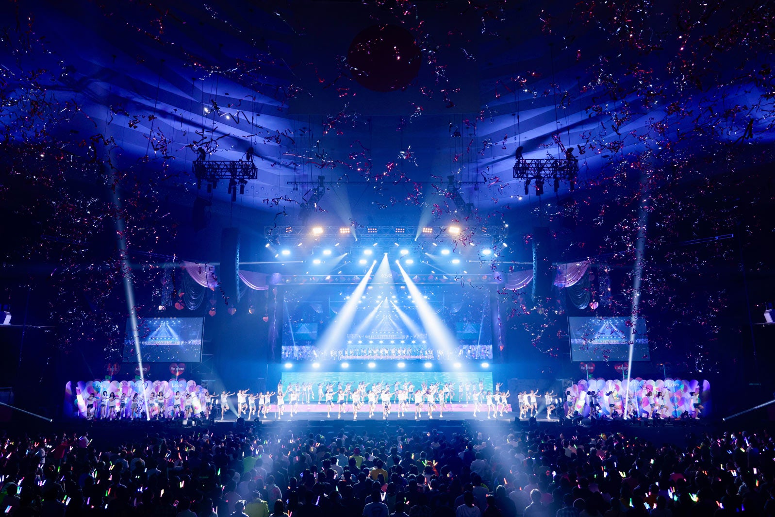 「MX祭り！AKB48 60th Single『久しぶりのリップグロス』発売記念コンサートin武道館2022～リベンジ！新チームお披露目コンサート～」より（C）AKB48