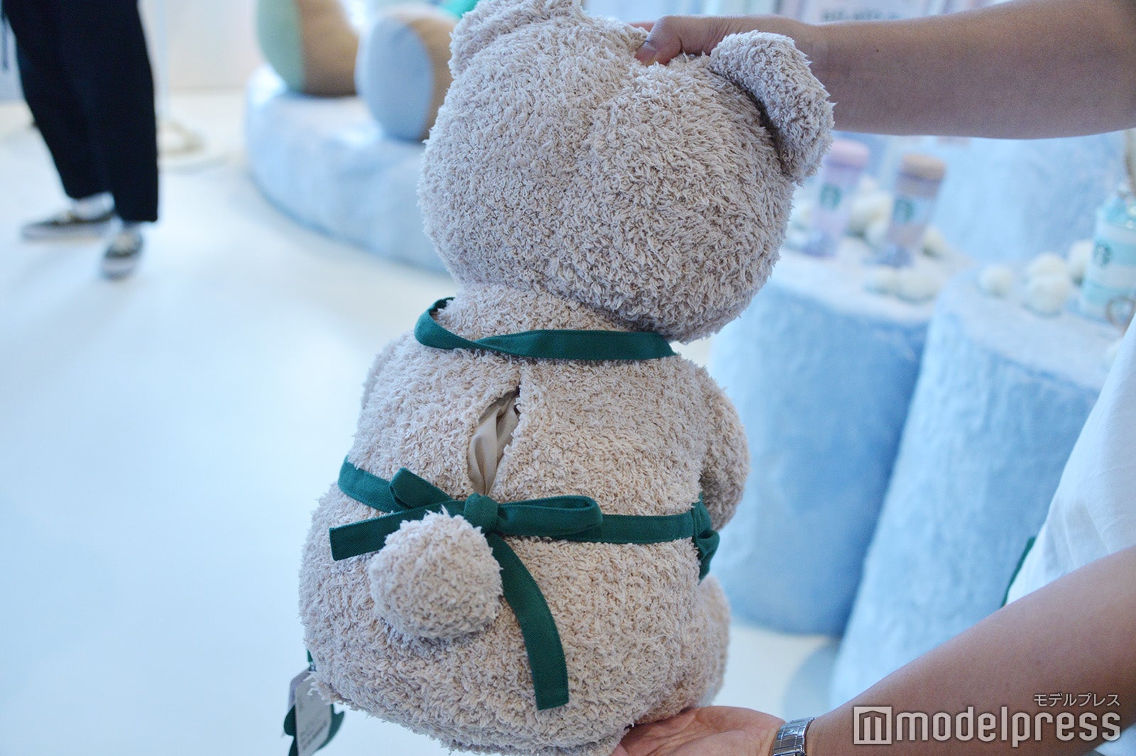 背面にティッシュ取り出し口、後ろ姿のフォルムも可愛い（C）モデルプレス