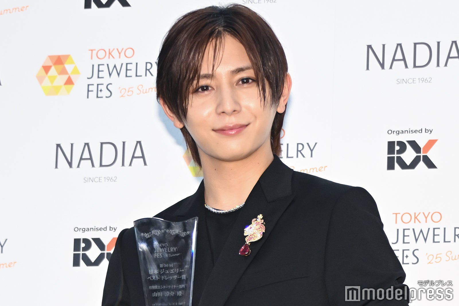 Hey! Say! JUMP山田涼介、知念侑李に「イケメン彼氏みたいなことをしました」夏のジュエリーは「裸になったときに首元に」【第36回 日本ジュエリーベストドレッサー賞】