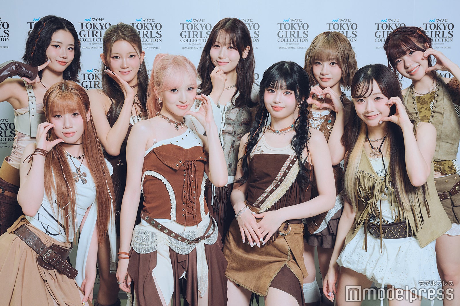 ME:I／（後列）KOKONA、MIU、MOMONA、SHIZUKU、TSUZUMI（前列）AYANE、SUZU、RINON、KEIKO（C）モデルプレス