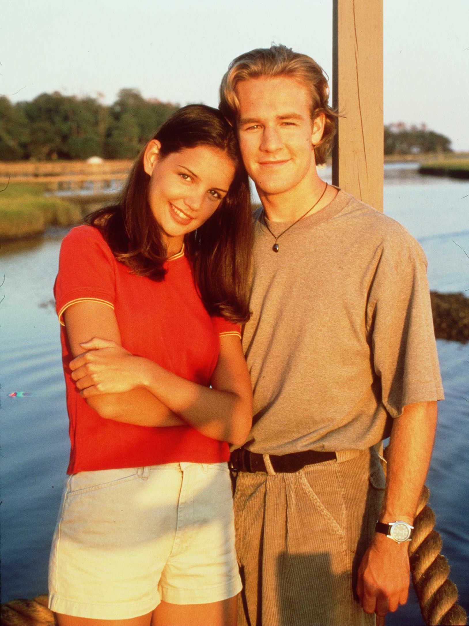 ケイティ・ホームズ、ジェームズ・ヴァン・ダー・ビークを追悼