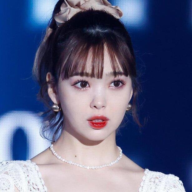 藤田ニコル 桜の花を添えたお団子ヘアshotにファン 春感満載 桜 可愛すぎる モデルプレス