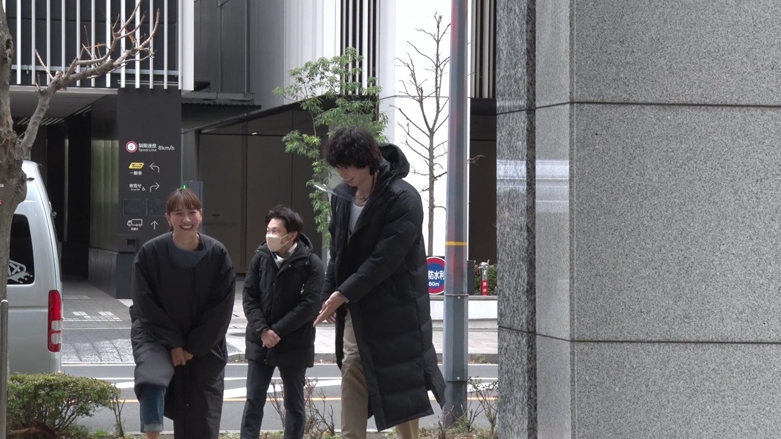 藤本美貴、庄司智春／新TVCM「スマホいつ持たせるか問題」篇メイキングより（提供写真）