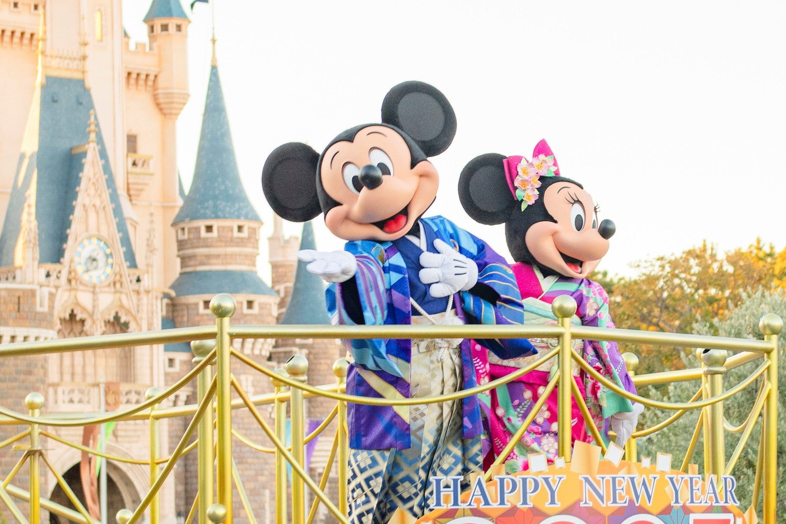 東京ディズニーリゾートの正月2026】和装グリーティング、午の干支