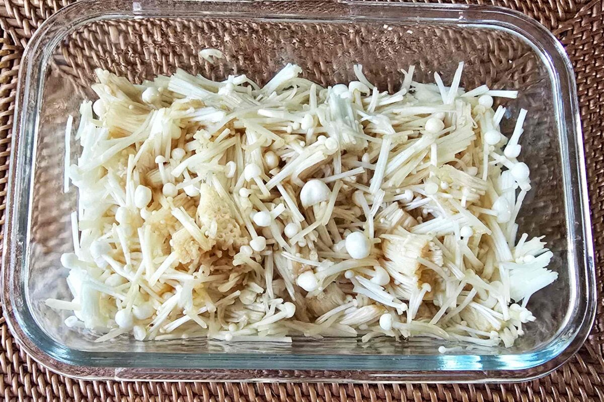 中華風なめたけ・混ぜる