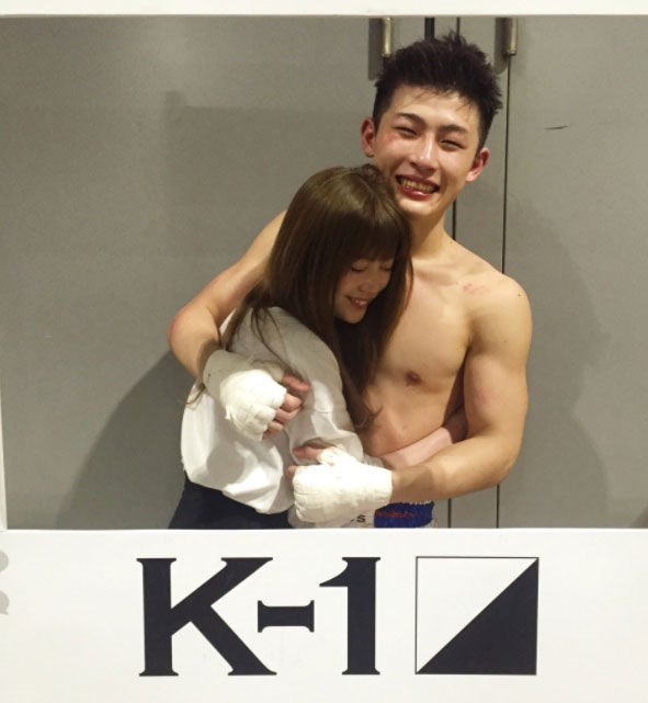「Popteen」ちゃんえな、恋人・平本蓮と熱々ハグ　K-1悲願の勝利を祝福