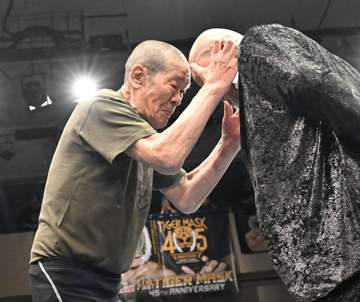 観客悲鳴も…77歳藤原喜明、異例の15分超バチバチ激闘「喜寿？リングでそんなこと考えねえ」健在“石頭”で頭突き、脇固めも…最後は撃沈