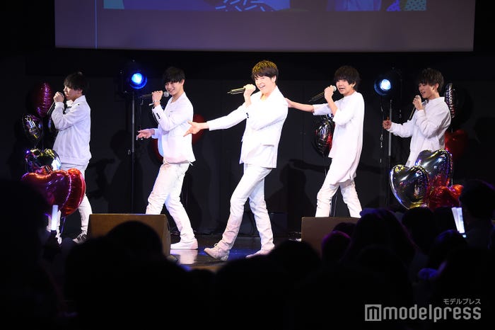 White☆Crown (C)モデルプレス