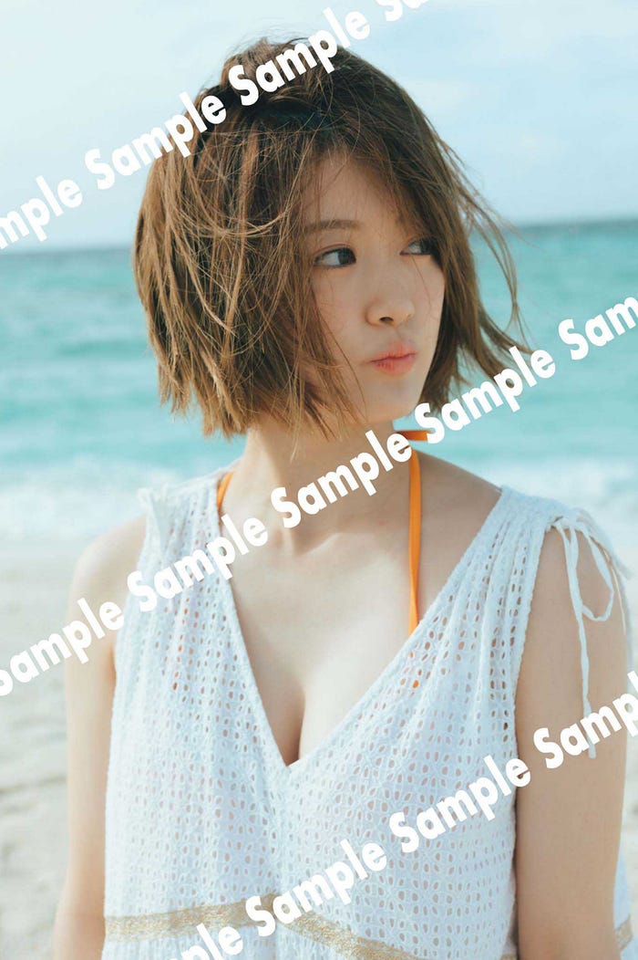 SHIBUYA TSUTAYA ワンピースから覗く美しいボディ/樋口日奈/撮影:前康輔(画像提供:光文社)