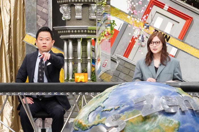 津田篤宏、白石麻衣 (C)フジテレビ