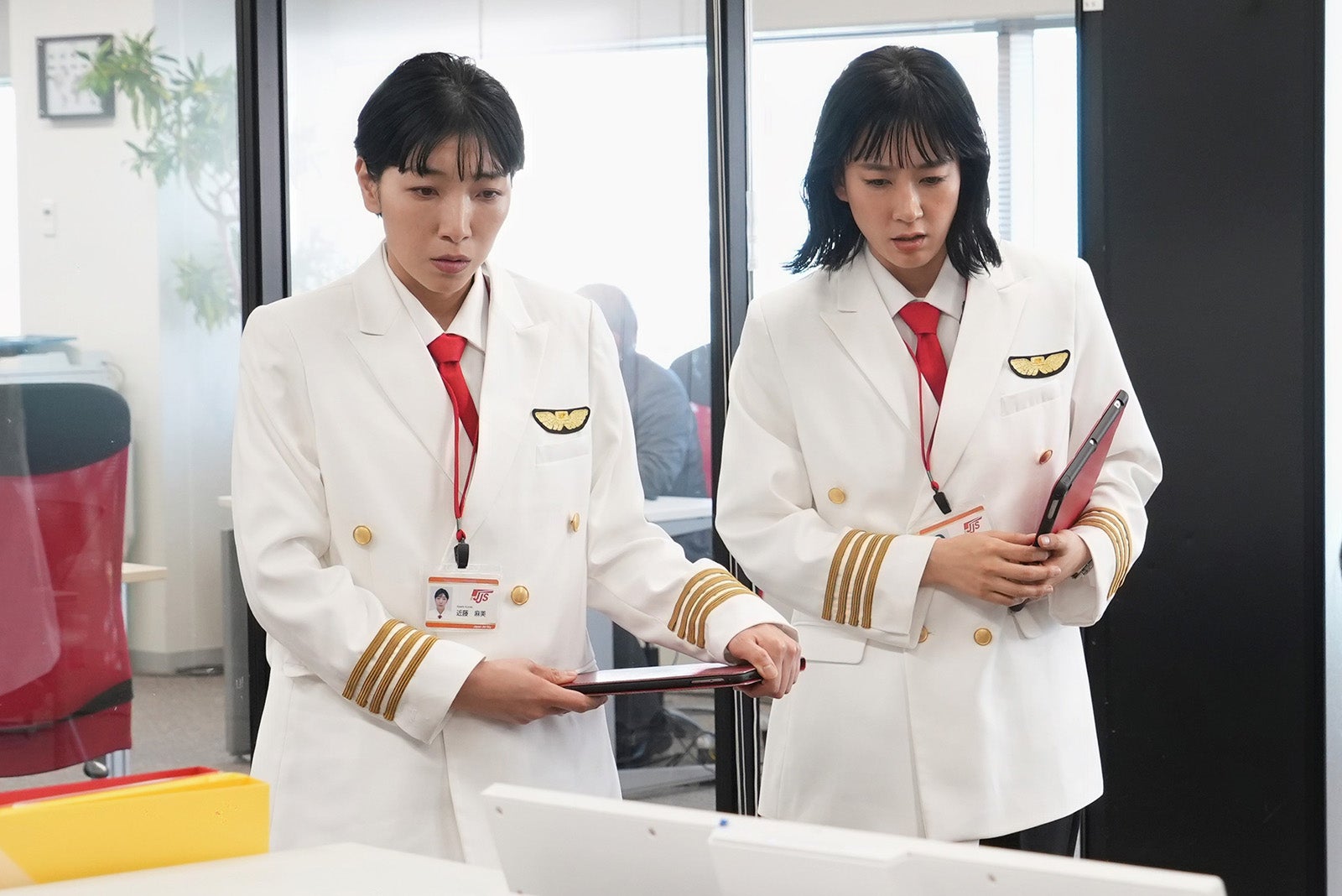 安藤サクラ、水川あさみ （C）日本テレビ