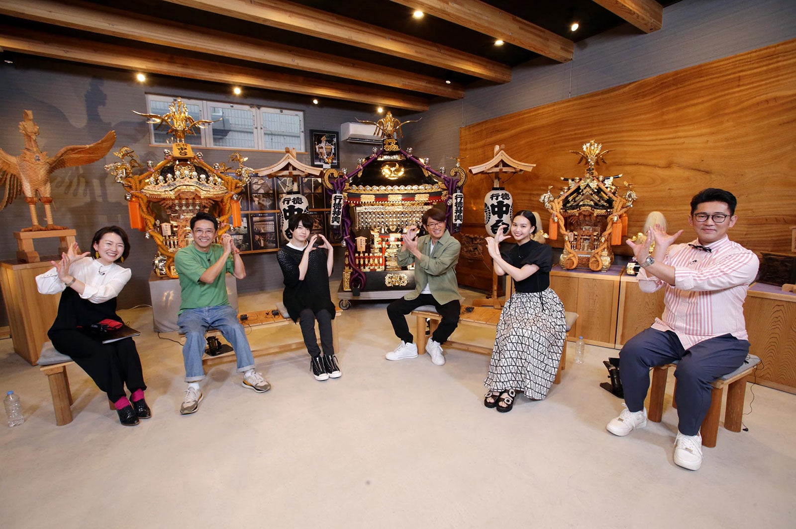 （左から）狩野恵里アナウンサー、矢作兼、西畑大吾、大竹一樹、白河れい、ビビる大木（C）テレビ東京