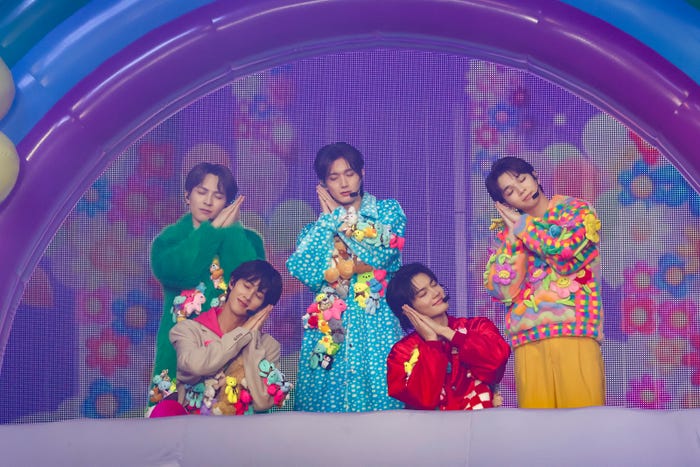 M!LK(撮影:笹森健一、小坂茂雄、高橋まりな)