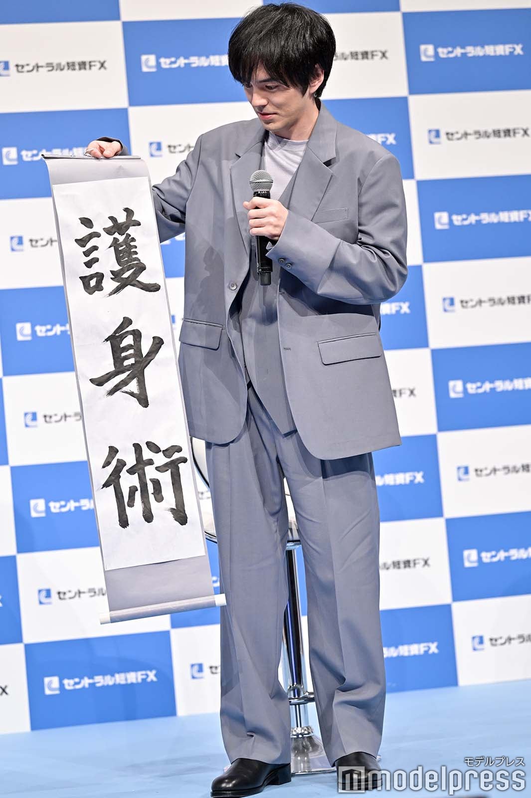 美文字を披露した林遣都 （C）モデルプレス