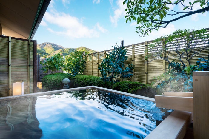 星野リゾート　界 伊東／客室露天風呂／画像提供：星野リゾート