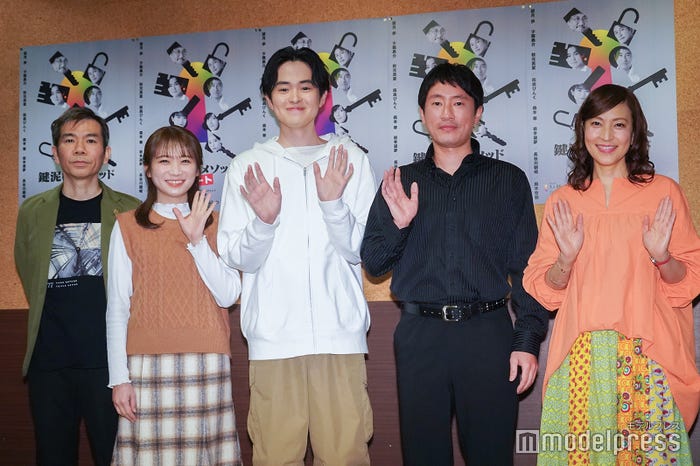 (左から)マギー、秋元真夏、望月歩、少路勇介、鈴木杏樹(C)モデルプレス
