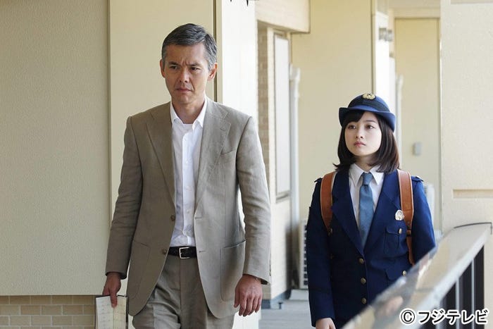 渡部篤郎と橋本環奈(C)フジテレビ