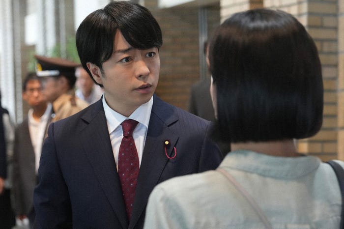 櫻井翔「笑うマトリョーシカ」第8話より(C)TBS