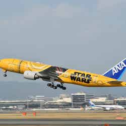 「スター・ウォーズ」C-3PO特別ジェットが空へ！飛行機まるごとイエロー一色（C）＆TM Lucasfilm Ltd