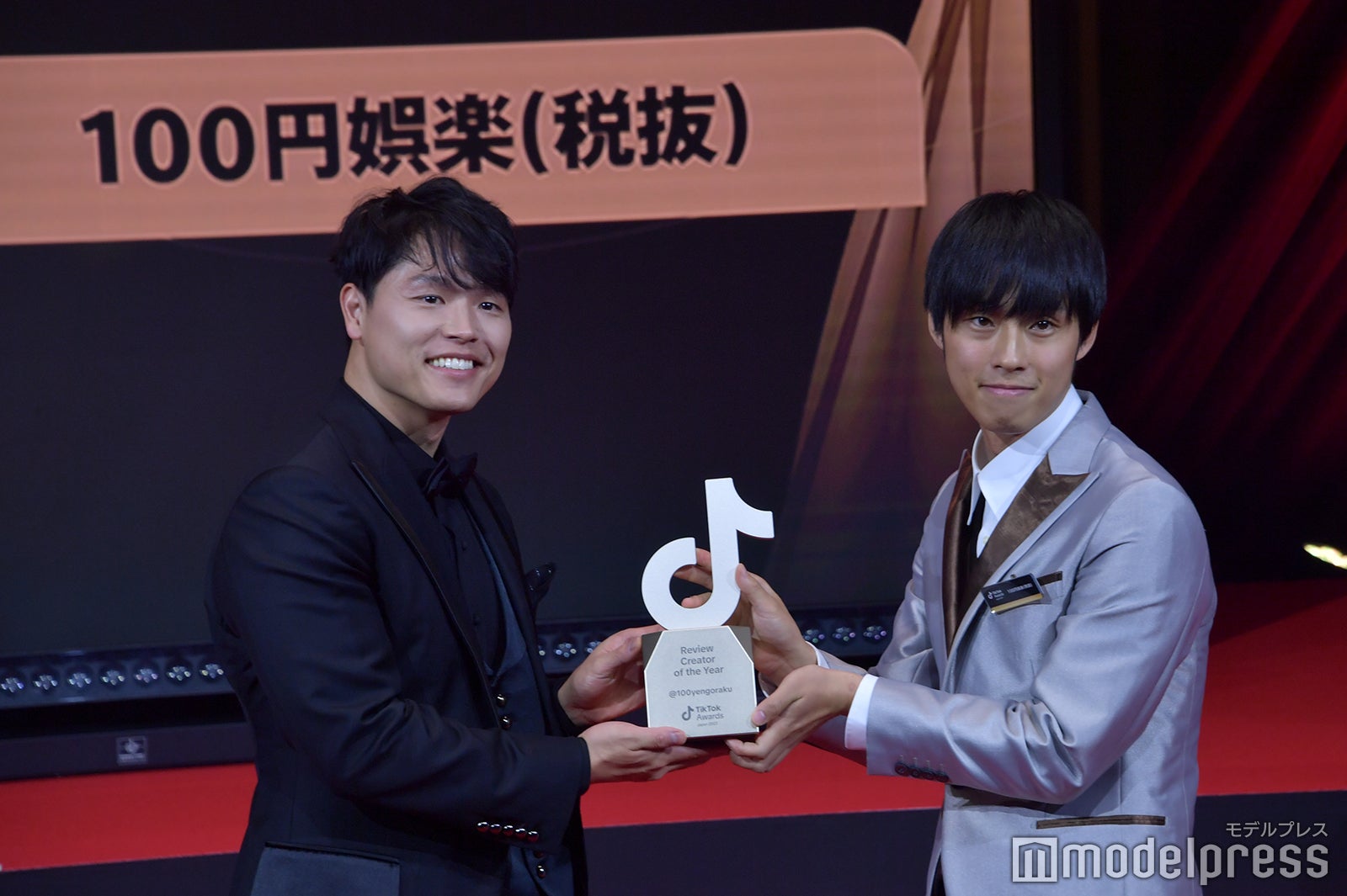 バヤシ、100円娯楽（税抜）（C）モデルプレス