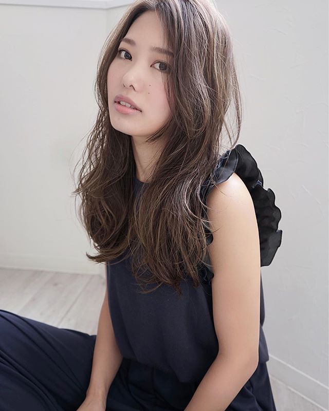 ロングの髪型の女性必見 21秋にトレンドのおしゃれヘアスタイルをご提案 モデルプレス