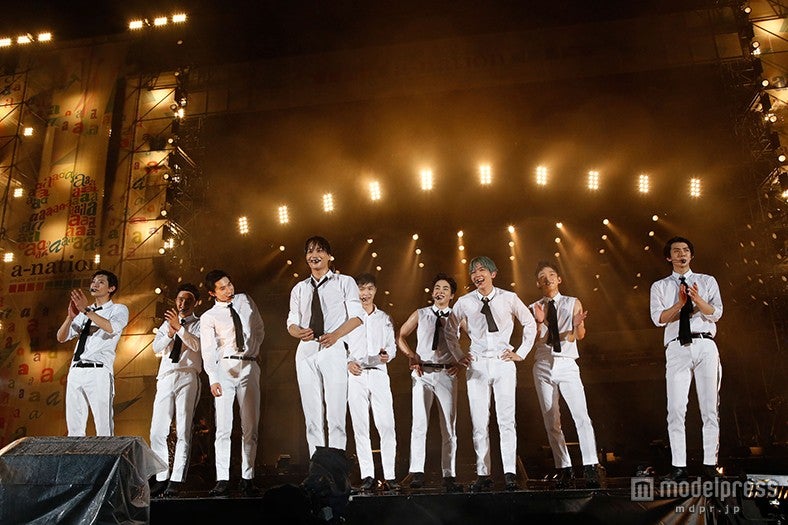 EXO、初「a-nation」は雨でびしょ濡れ＆笑顔全開！5万人大歓声の発表も