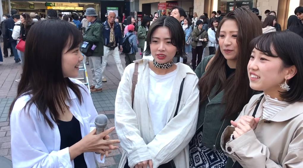 青山舞莉「【令和】新元号発表の渋谷の街が大変なことに」 (YouTube)より