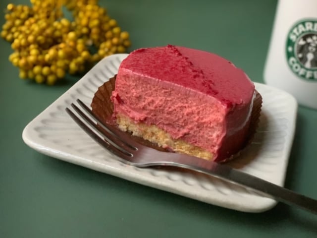 スタバのルビーチョコレートケーキの断面画像