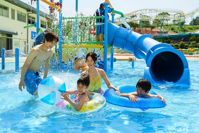 水深50cmの「わんぱくプール」【料金】無料【制限】遊具利用は小学6年生以下専用