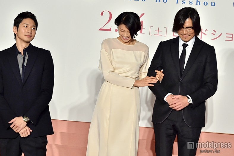 左から：向井理、榮倉奈々、豊川悦司