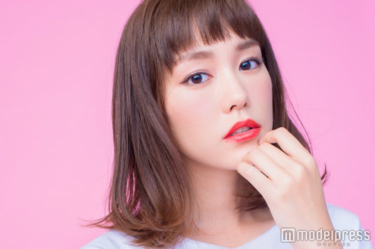 画像10 10 桐谷美玲 全身ホワイト が最強可愛い オトナsexyな透け感 Vs 技あり裾フェザー Sensation で何を着る モデルプレス