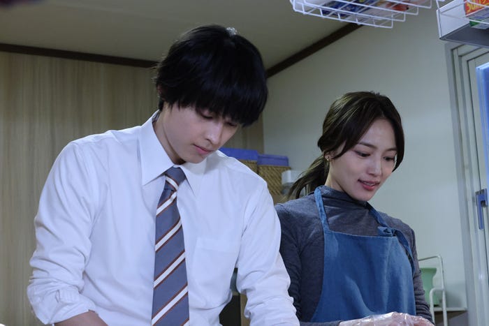 松村北斗、川口春奈「アンサンブル」第7話(C)日本テレビ