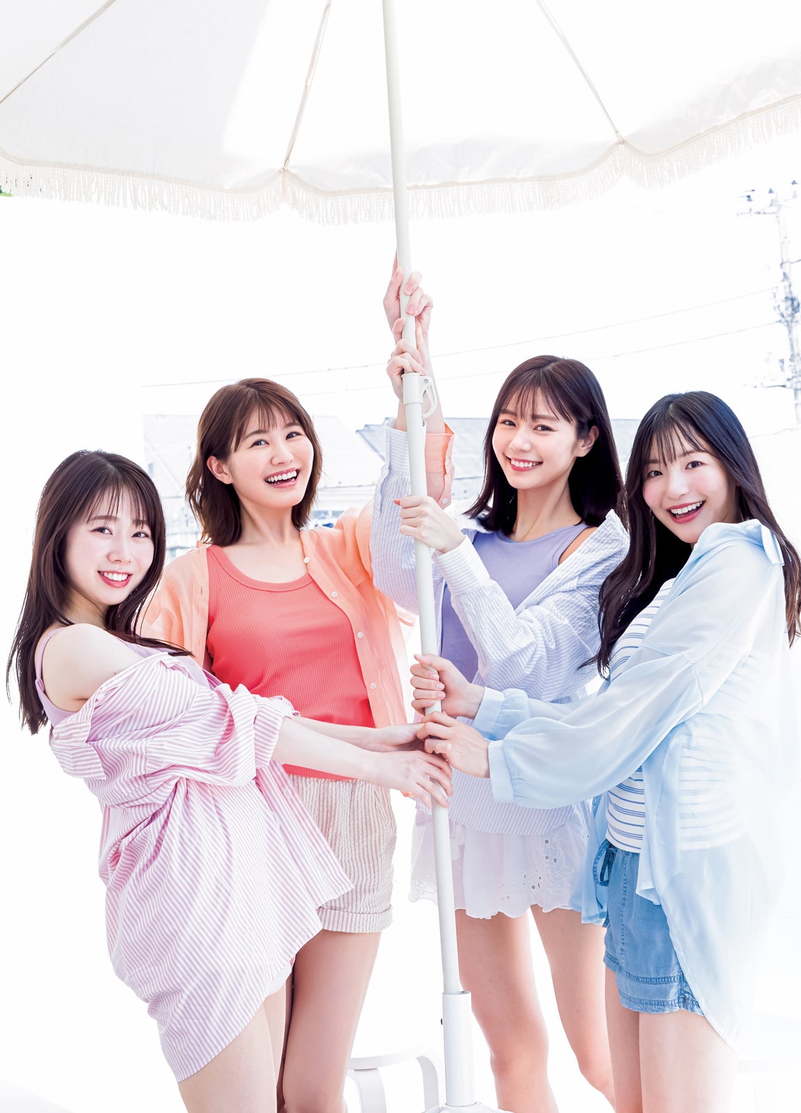 （左から）安藤咲良、市村紗弥香、杉浦みずき、塩川菜摘（C）Takeo Dec.／集英社