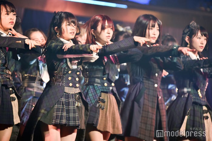 チーム4による「サイレントマジョリティー」/「AKB48 チーム4単独コンサート~友達ができた~」 (C)モデルプレス