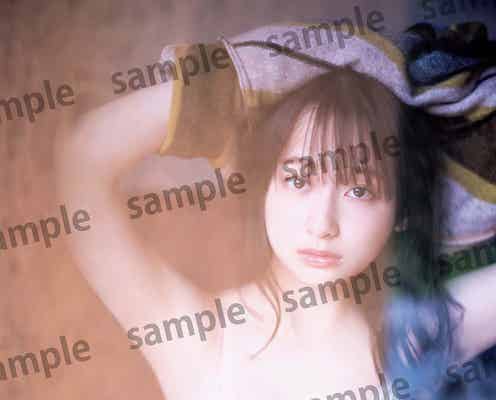 日向坂46影山優佳、ランジェリー姿で儚い表情 1st写真集特典クイズカード第6弾解禁<知らないことだらけ>