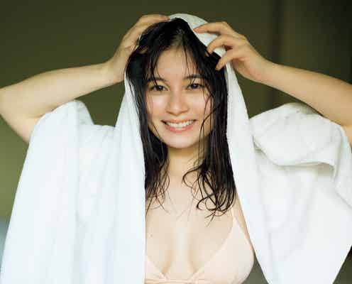 大久保桜子、話題のベビーフェイス×大胆ボディで魅了