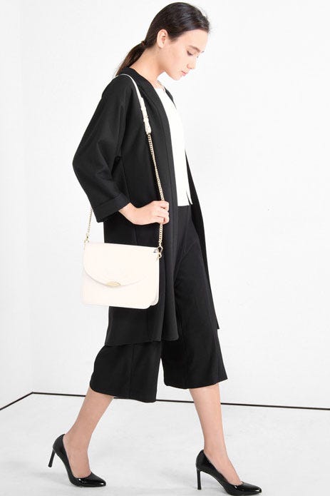 カジュアルクロスボディバッグ「CHARLES & KEITH」5,346円(税込)/画像提供:CHARLES & KEITH OFFICIAL ONLINE STORE