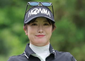 「料理店の女将できそうな色気」「おー、美しい♥♥♥」 和服姿の女子ゴルファーにSNSうっとり 「みんなのお振袖も綺麗」と仲間の写真も披露