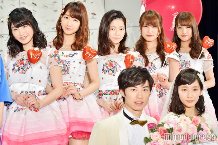 AKB48(左から:横山由依、柏木由紀、島崎遥香、入山杏奈、加藤玲奈)、戸塚純貴、吉岡里帆(C)モデルプレス