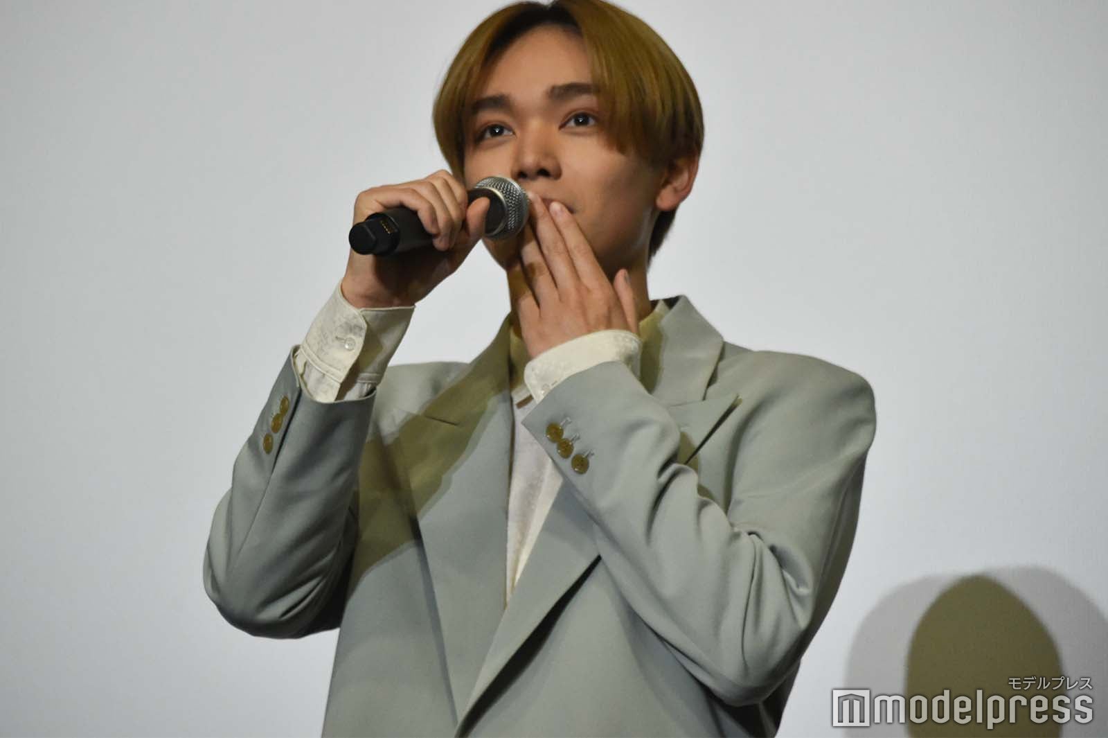 最終的に投げキスをする宮世琉弥（C）モデルプレス