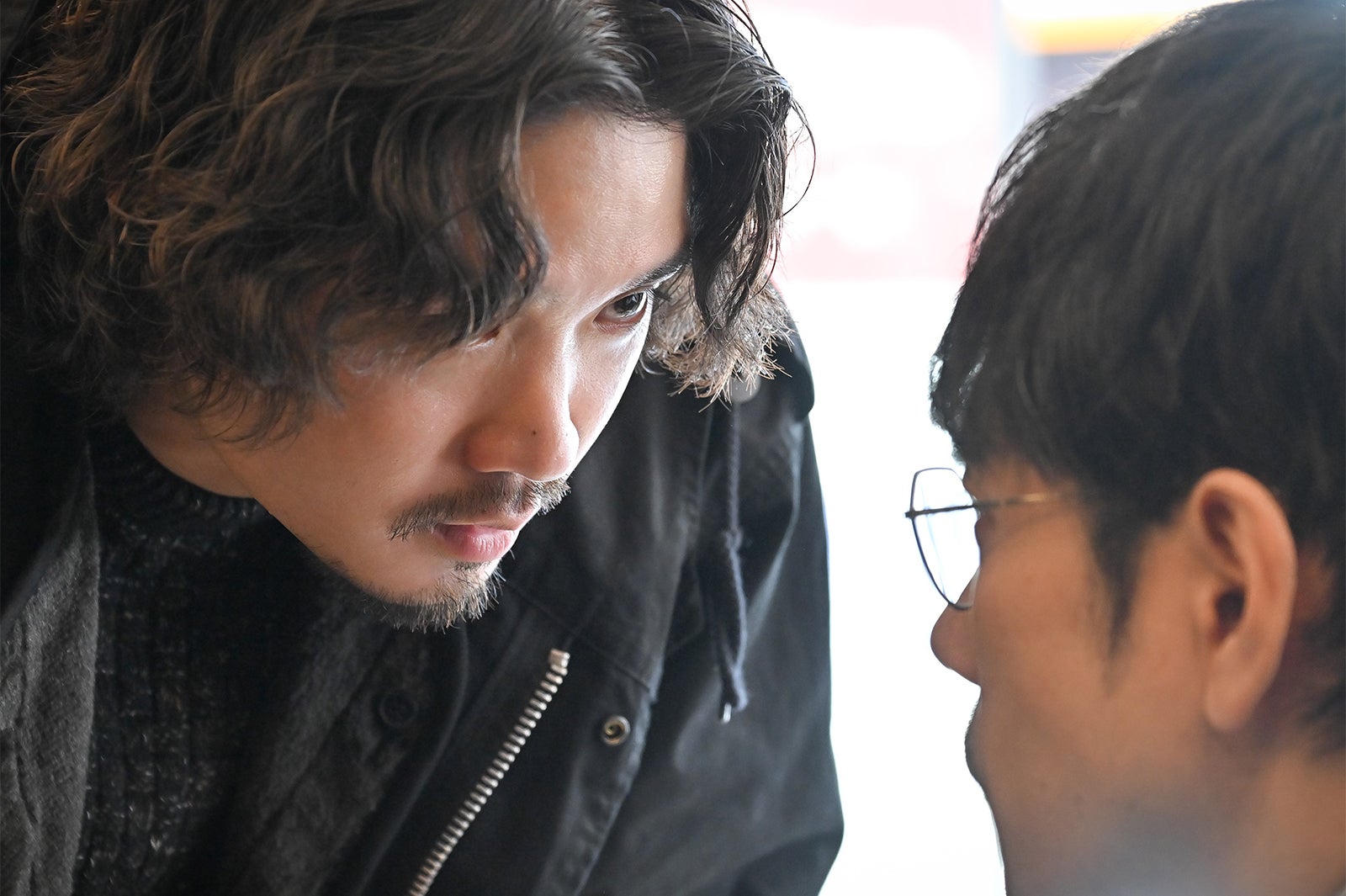 磯村勇斗、松山ケンイチ「クジャクのダンス、誰が見た？」第4話（C）TBS