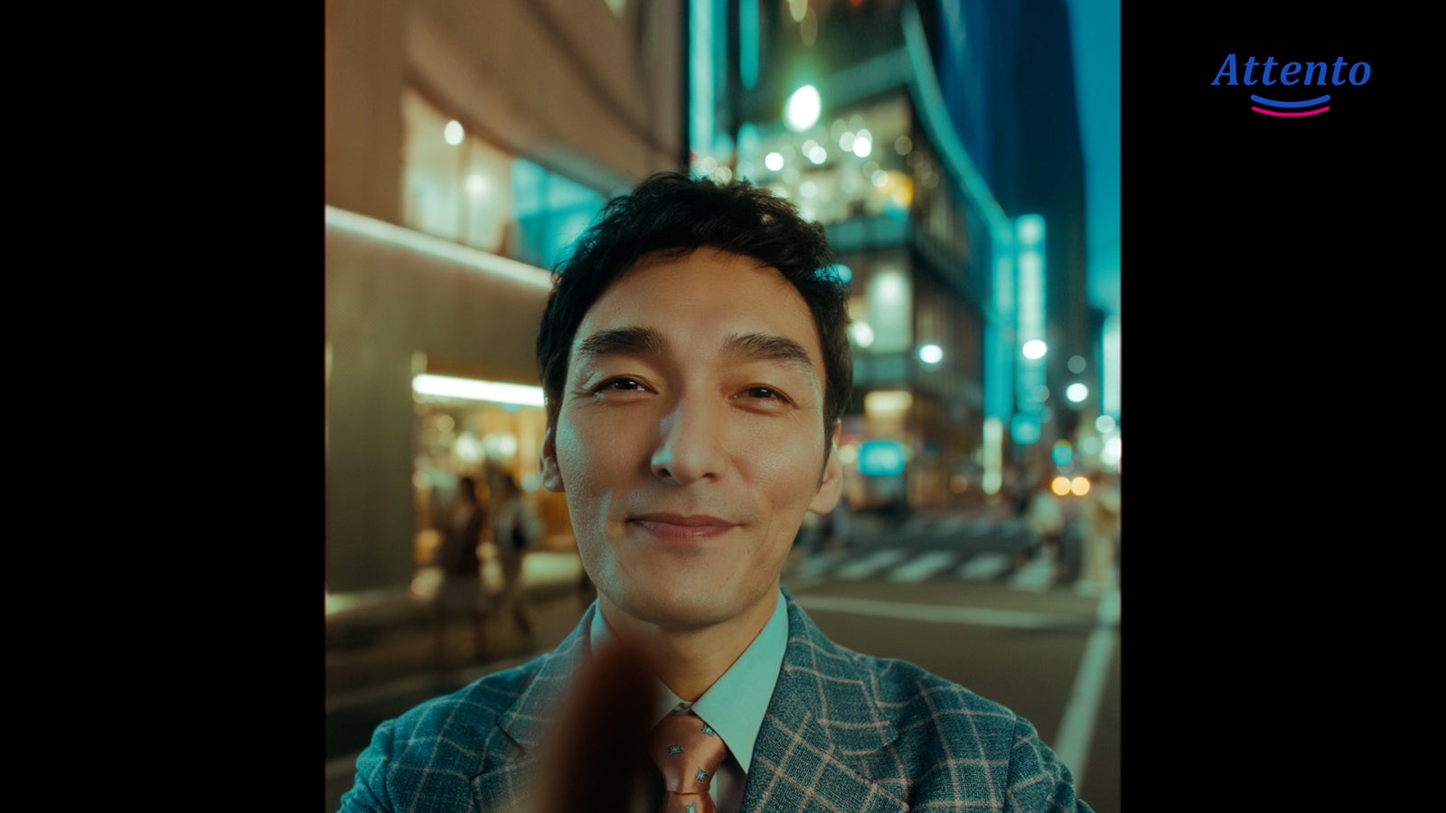 草なぎ剛／新CM「ショーウィンドウ」篇より（提供写真）