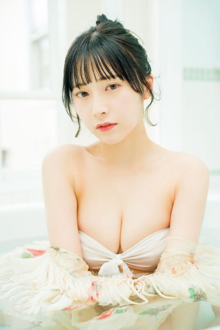 アイドルグループ・yosugala汐見まとい、美谷間際立つ 4種の水着＆ランジェリー姿披露