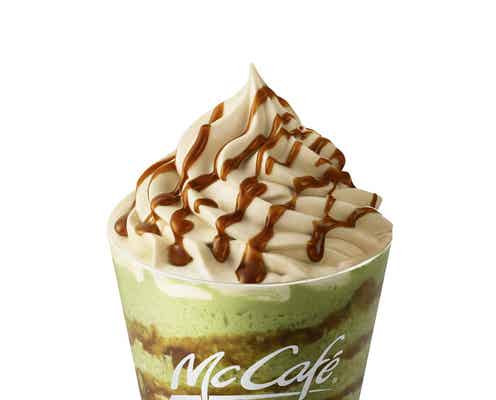 マックカフェ新作「黒蜜宇治抹茶フラッペ」芳醇な宇治抹茶×3つの黒蜜の食感と味わい