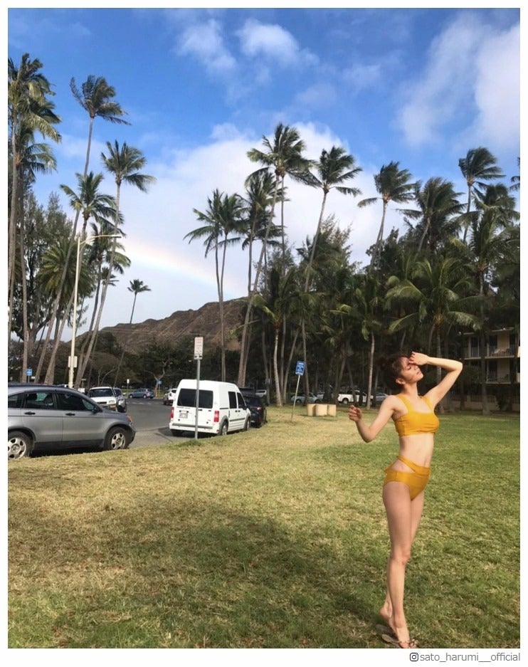 E-girls佐藤晴美、ビキニで抜群スタイル披露 「脚長すぎ」と驚きの声