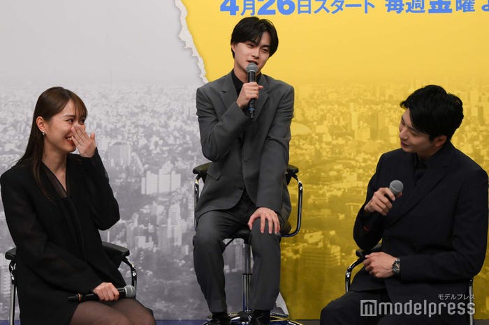 (左から)内田理央、結木滉星、向井理(C)モデルプレス