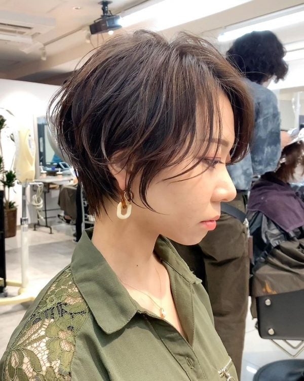 面長さんが似合うマッシュショートはコレ 小顔見せも叶う 大人のヘアカタログ モデルプレス